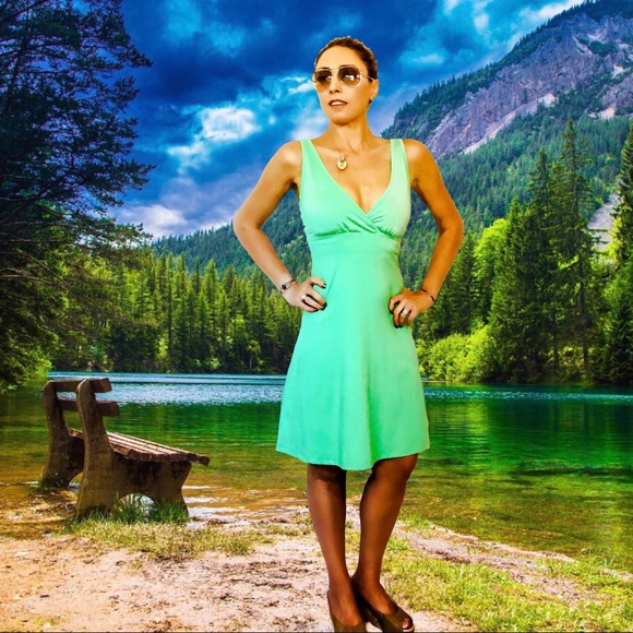 Patagonia V-Neck Outdoor Active Dress - Picture 3 of 8